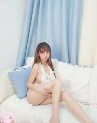 日月俱乐部全体裸体表演_HD免费观看最新