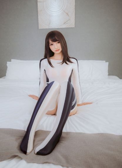 婷婷综合小说_720完整版观看