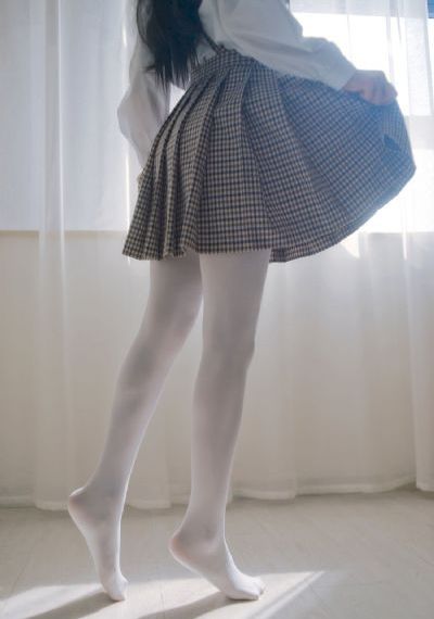 少妇裸体翘臀色诱图片_国语版完整版